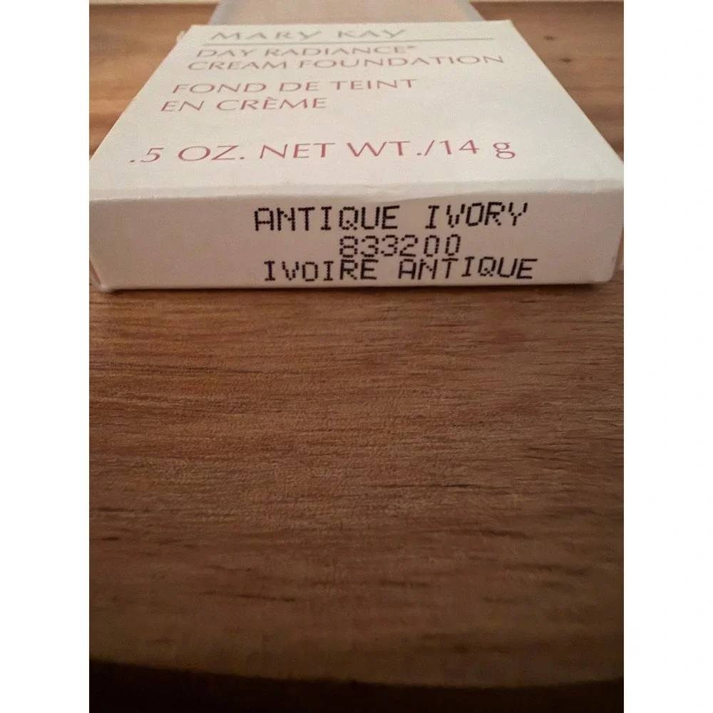 Mary Kay Makeup Day Radiance Cream Foundation Antique Ivory 833200 New in Box